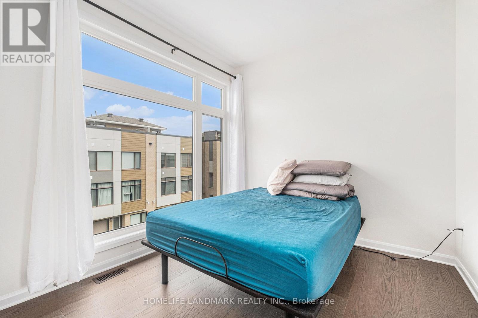 308 Foliage Private, Ottawa, Ontario  K2H 0C5 - Photo 16 - X12611162