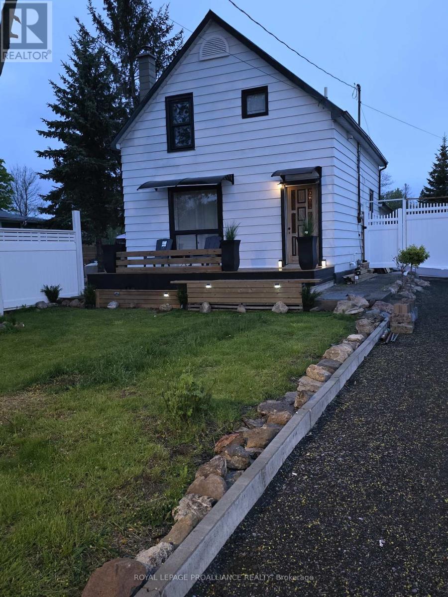 70 Belleville Street, Prince Edward County, Ontario  K0K 3L0 - Photo 11 - X12611258