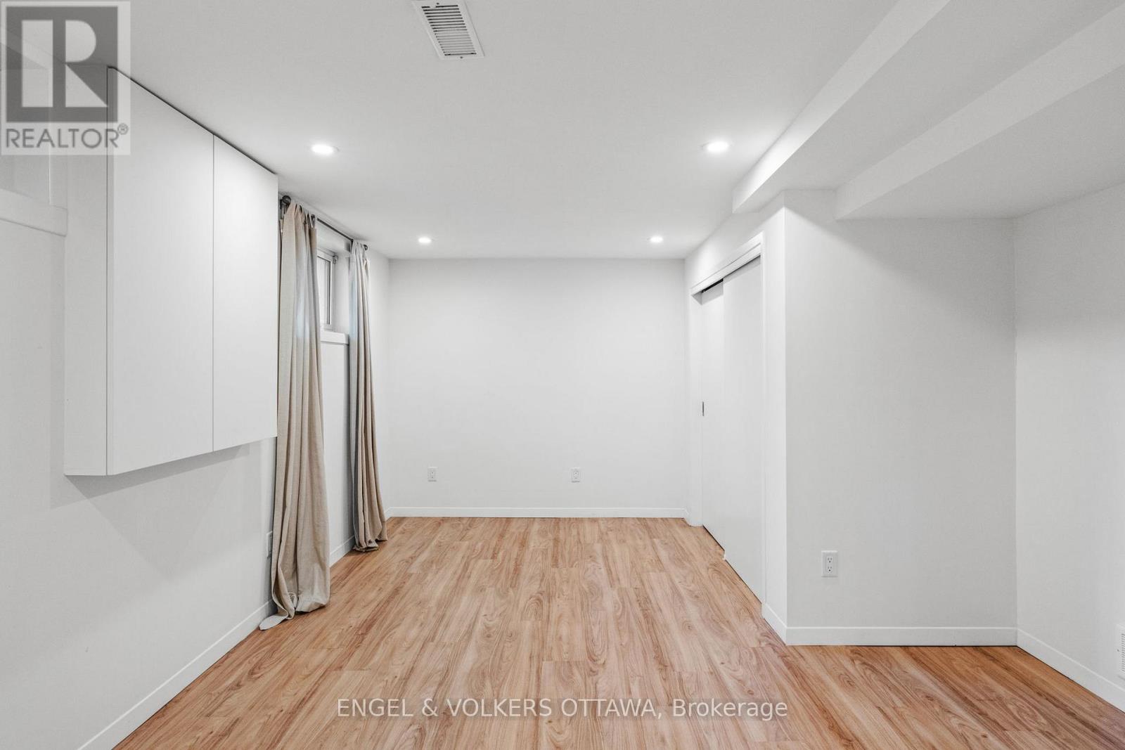 B - 20 Mohawk Crescent, Ottawa, Ontario  K2H 7G6 - Photo 11 - X12611214