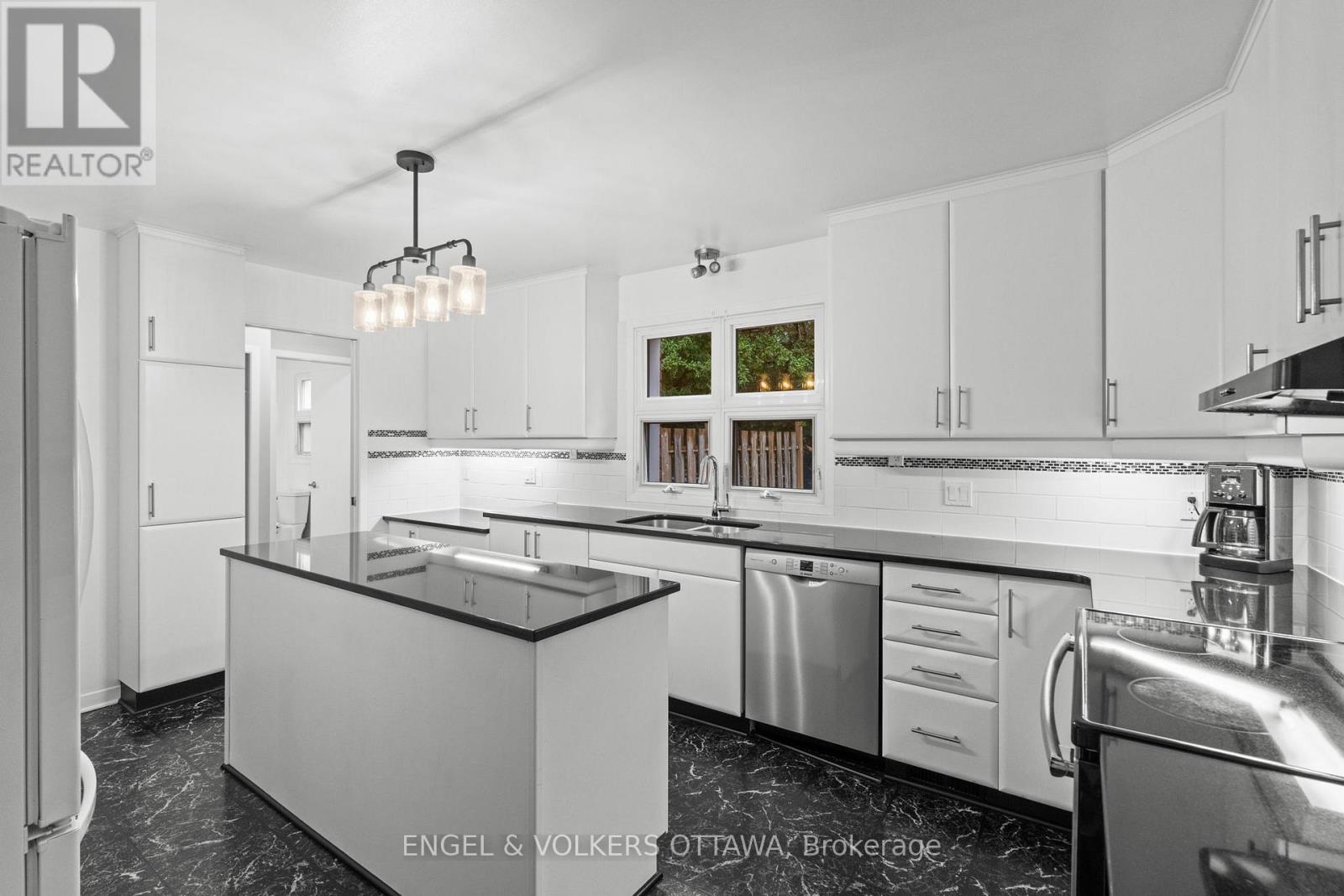 B - 20 Mohawk Crescent, Ottawa, Ontario  K2H 7G6 - Photo 6 - X12611214