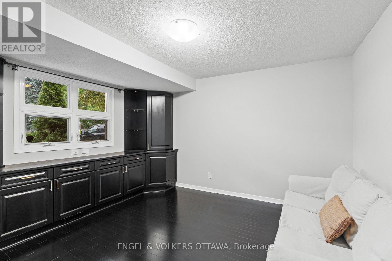 B - 20 Mohawk Crescent, Ottawa, Ontario  K2H 7G6 - Photo 7 - X12611214