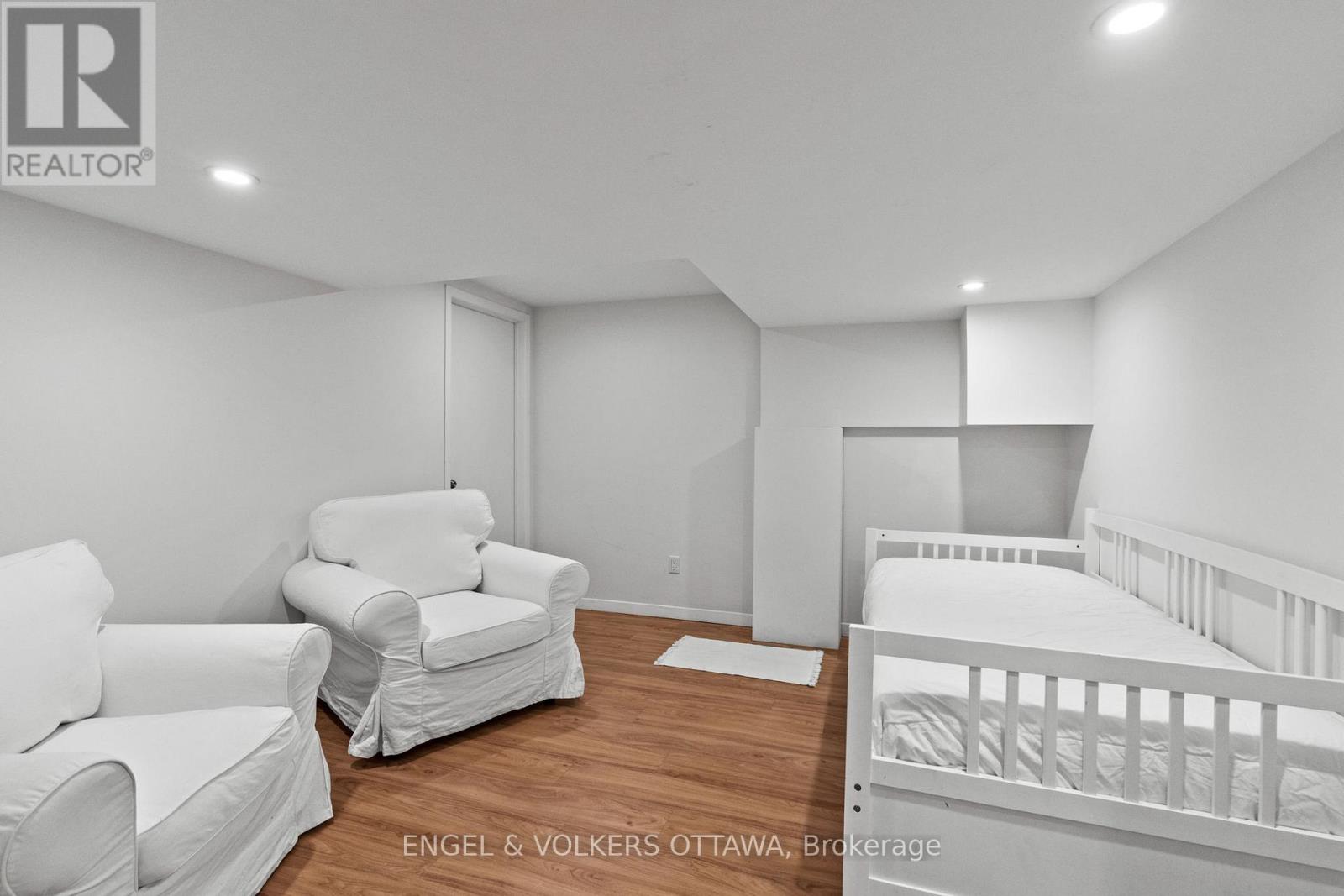 B - 20 Mohawk Crescent, Ottawa, Ontario  K2H 7G6 - Photo 9 - X12611214