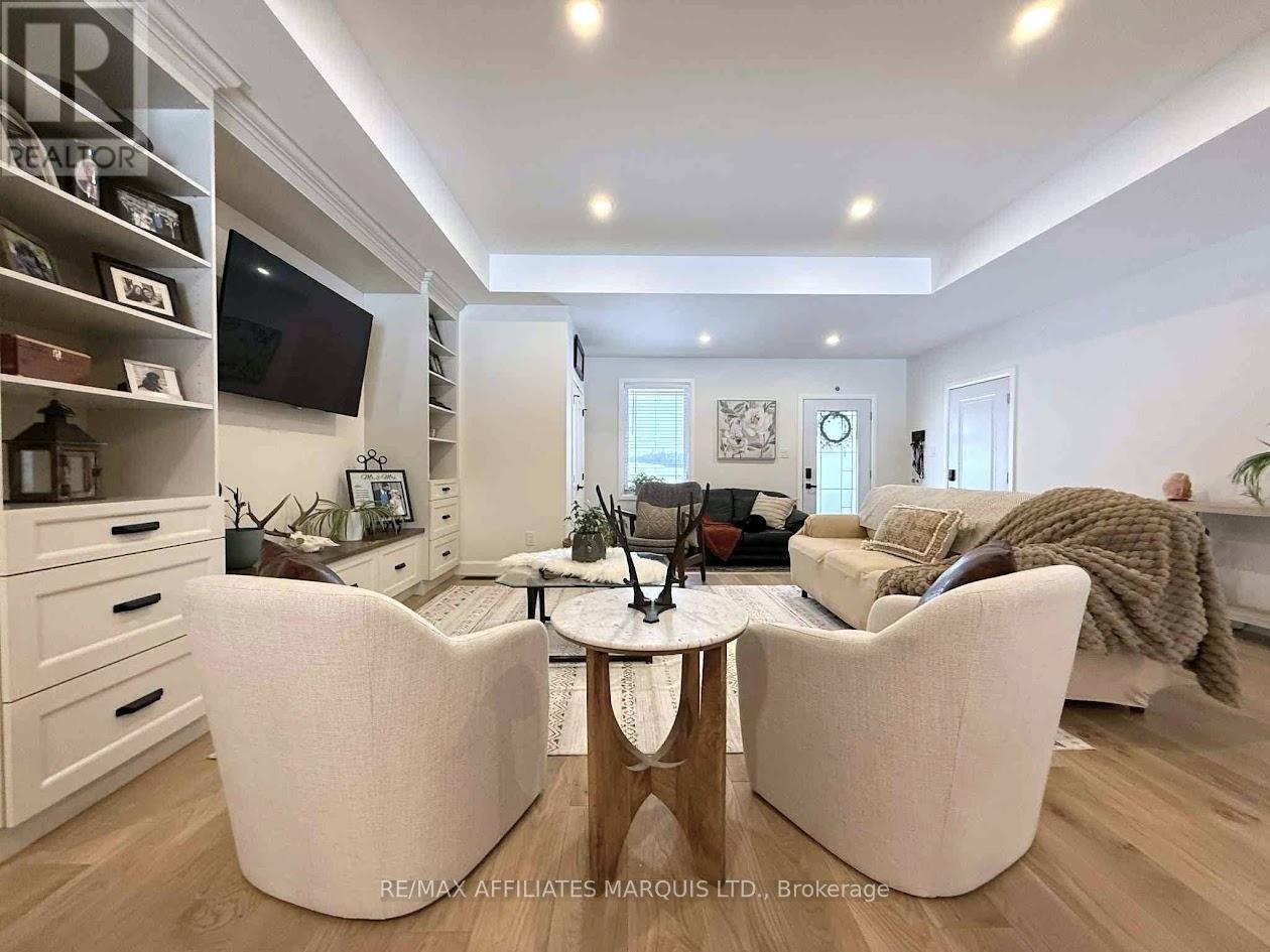 17026 Myers Road, South Stormont, Ontario K0C 2A0 - Photo 10 - X12463510