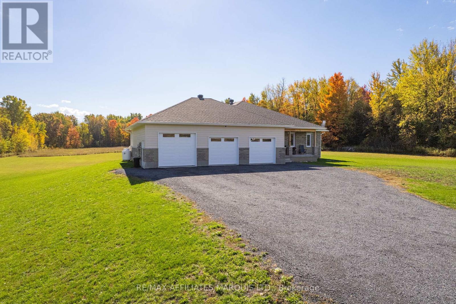 17026 Myers Road, South Stormont, Ontario K0C 2A0 - Photo 4 - X12463510