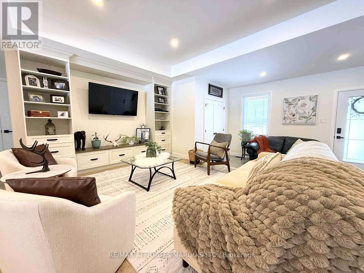 17026 Myers Road, South Stormont, Ontario K0C 2A0 - Photo 9 - X12463510