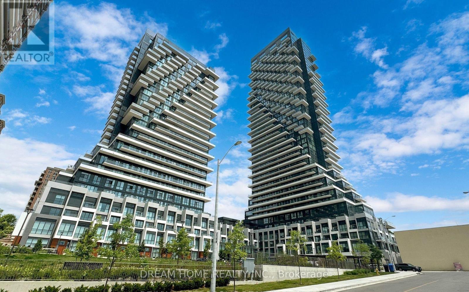 812 - 30 INN ON THE PARK DRIVE, Toronto, Ontario