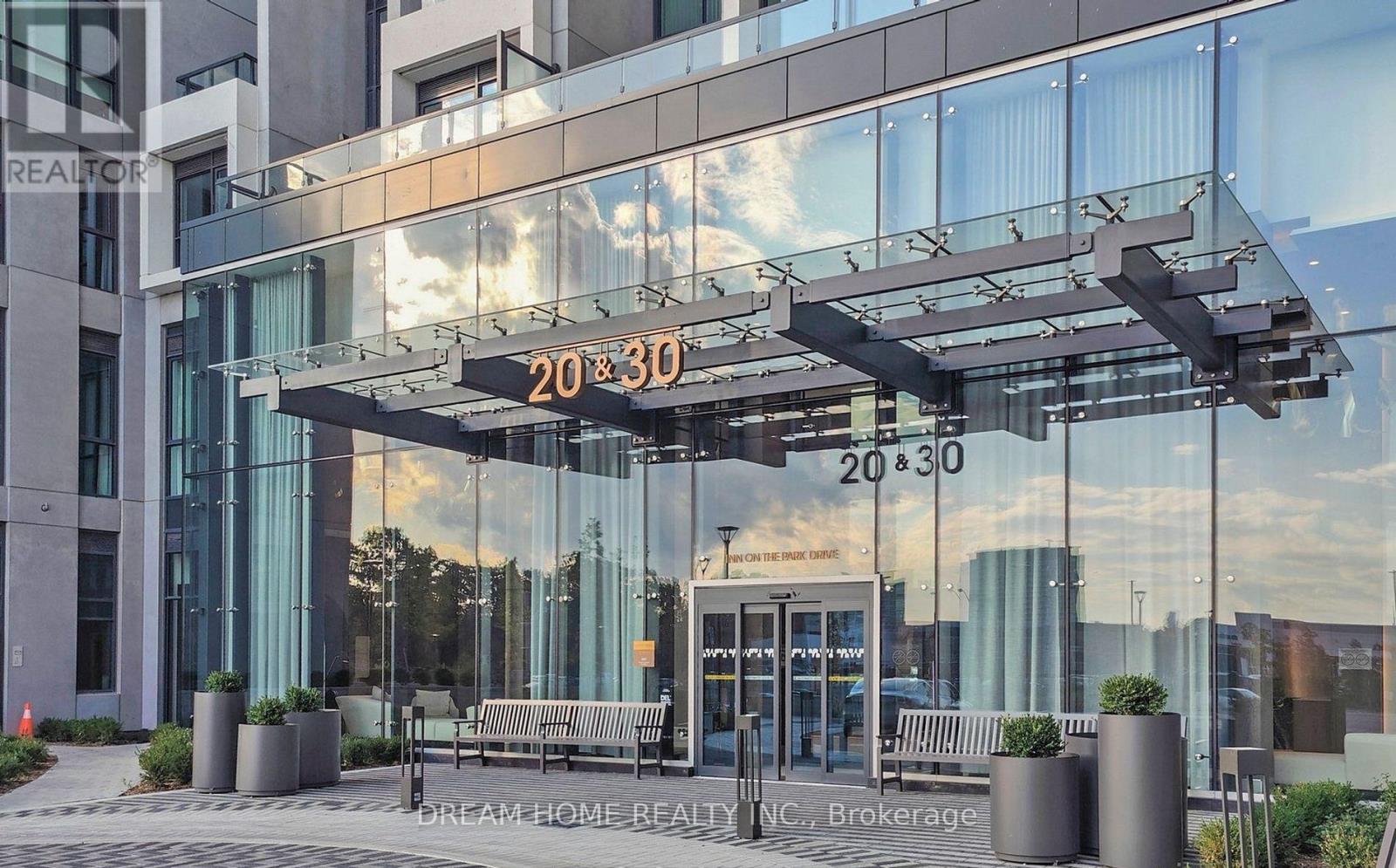 812 - 30 Inn On The Park Drive, Toronto, Ontario  M3C 0P7 - Photo 2 - C12611226