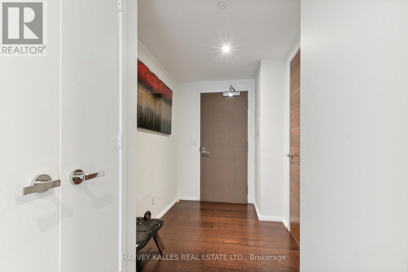 6801 - 1 Bloor Street E, Toronto, Ontario  M4W 0A8 - Photo 2 - C12609744