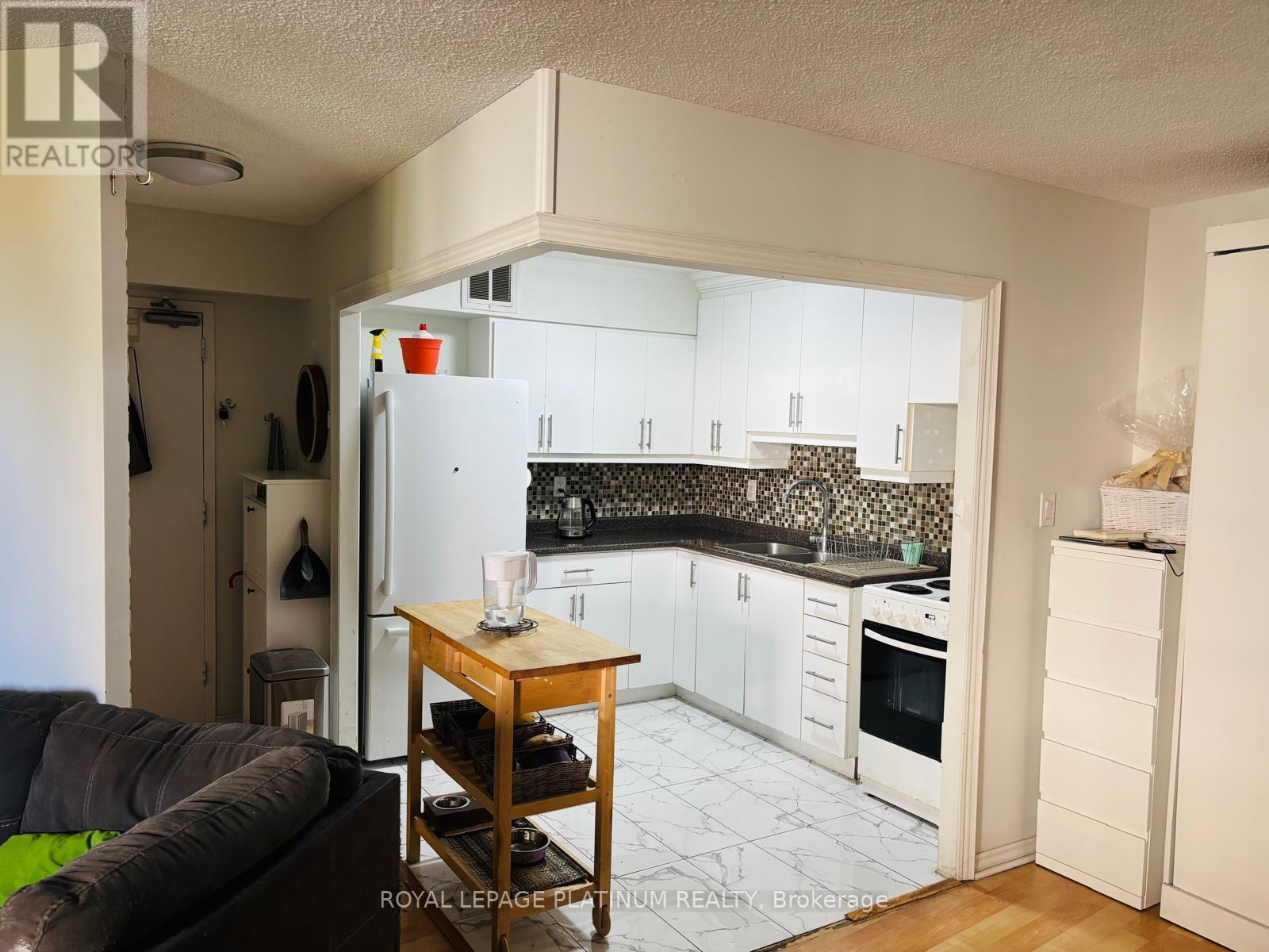 408 - 330 Dixon Road, Toronto, Ontario  M9R 1S9 - Photo 3 - W12431991