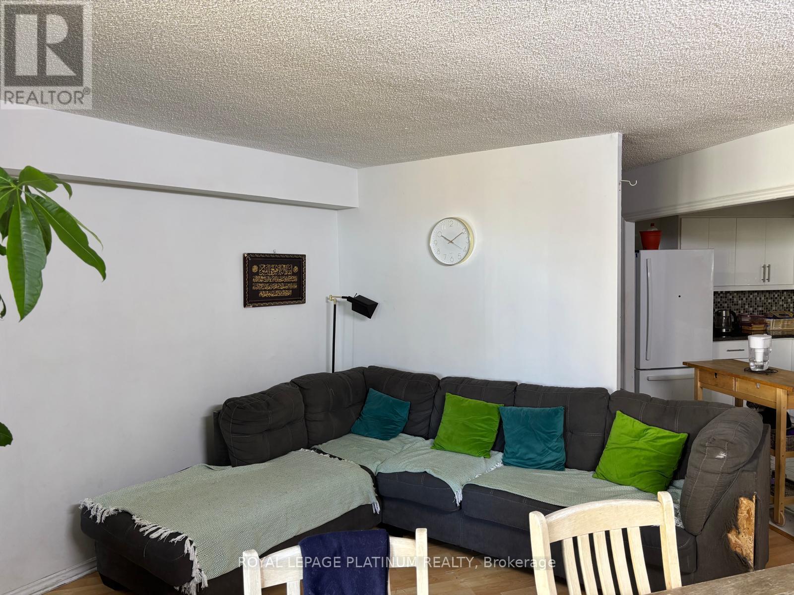 408 - 330 Dixon Road, Toronto, Ontario  M9R 1S9 - Photo 4 - W12431991