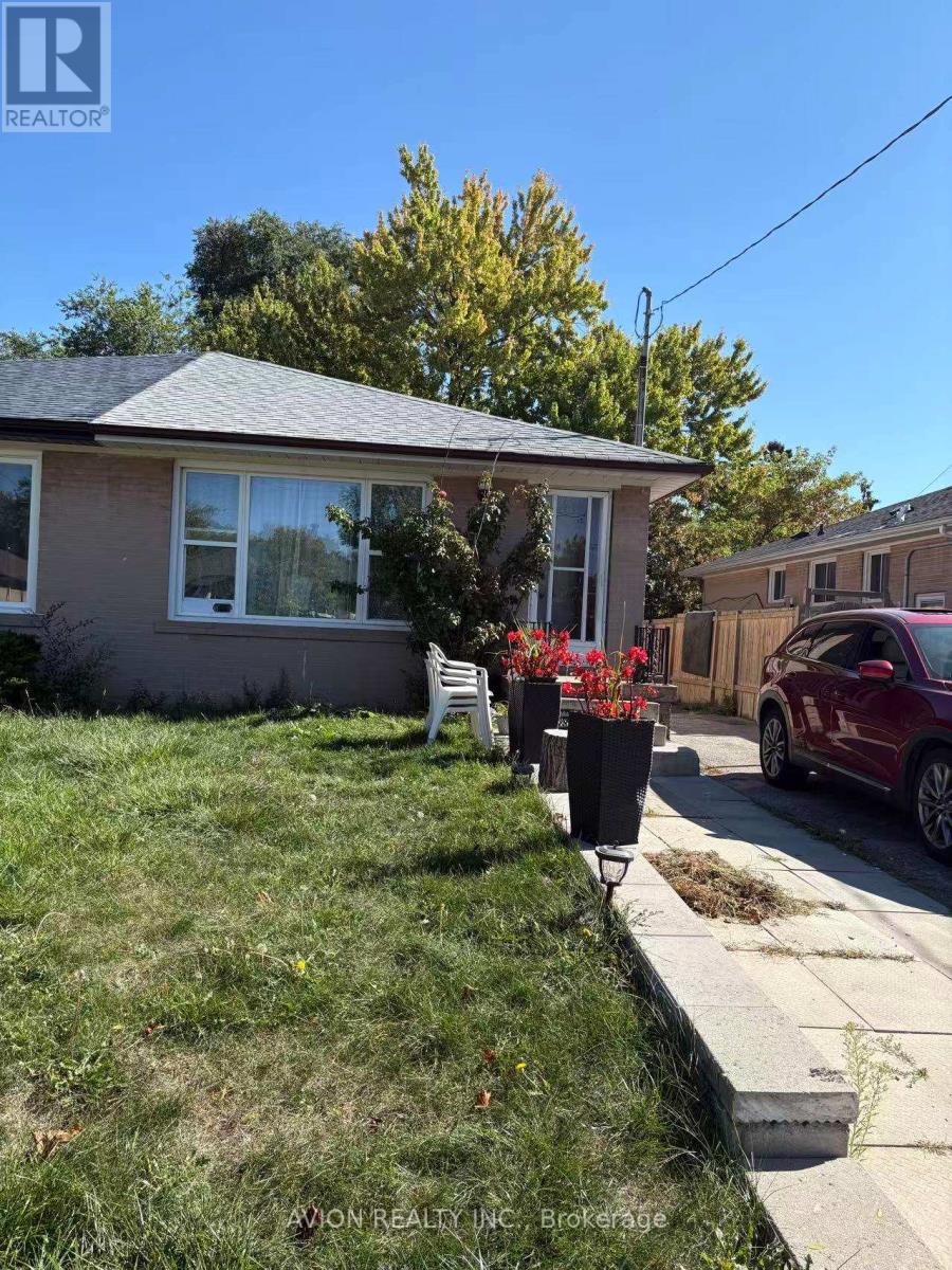 119 BIRKDALE ROAD, Toronto, Ontario