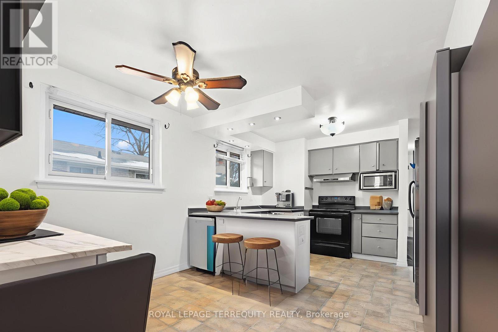 Main - 683 Adelaide Street E, Oshawa, Ontario  L1G 2A7 - Photo 3 - E12611212