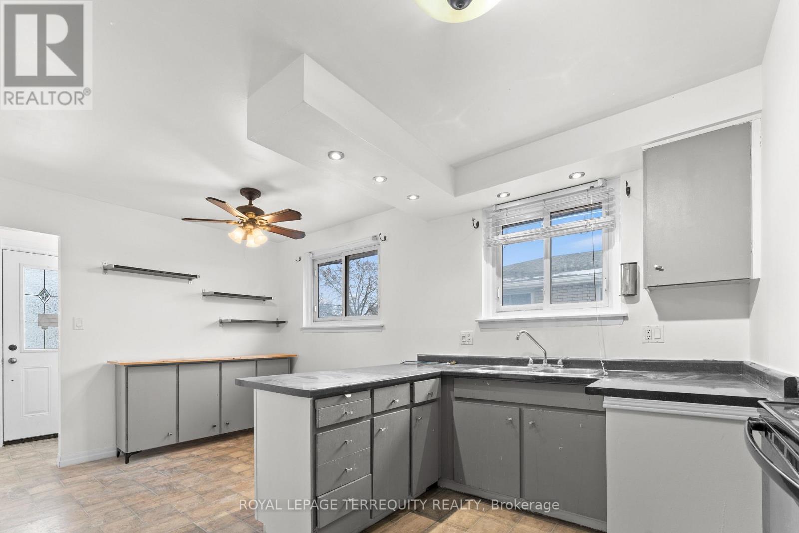 Main - 683 Adelaide Street E, Oshawa, Ontario  L1G 2A7 - Photo 4 - E12611212