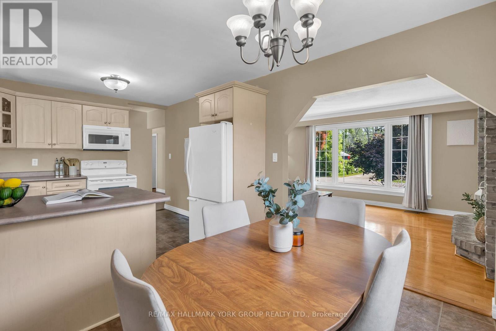 8 Rushton Road, Georgina, Ontario  L0E 1S0 - Photo 9 - N12611230