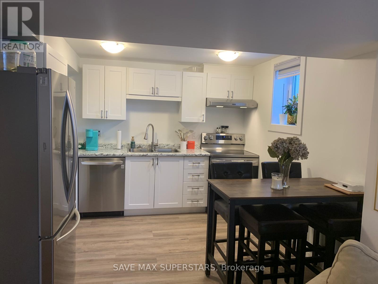 30 Westminster Circle, Barrie (Innis-Shore), Ontario  L4M 0A4 - Photo 5 - S12611232