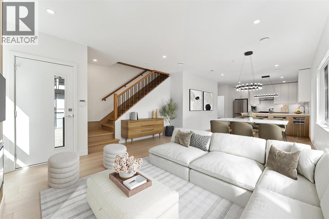 842 St. Denis Avenue, North Vancouver, British Columbia  V7J 2G4 - Photo 4 - R3056538