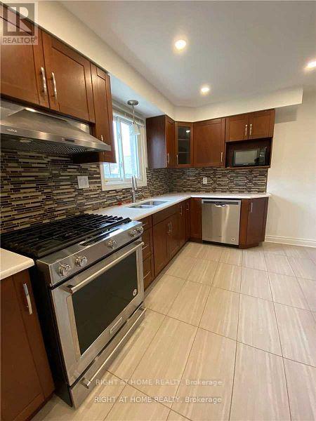 3158 Mccarron Crescent E, Mississauga, Ontario  L5N 3H5 - Photo 4 - W12611250