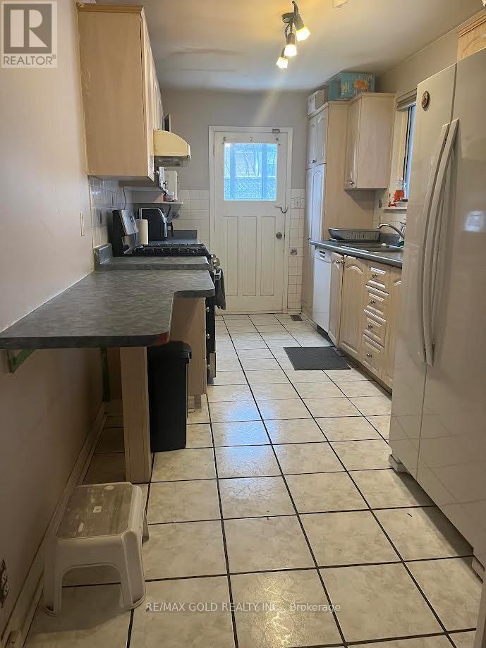 Upper - 7 Forsythia Road, Brampton, Ontario  L6T 2G2 - Photo 4 - W12611264