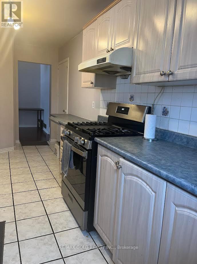 Upper - 7 Forsythia Road, Brampton, Ontario  L6T 2G2 - Photo 6 - W12611264