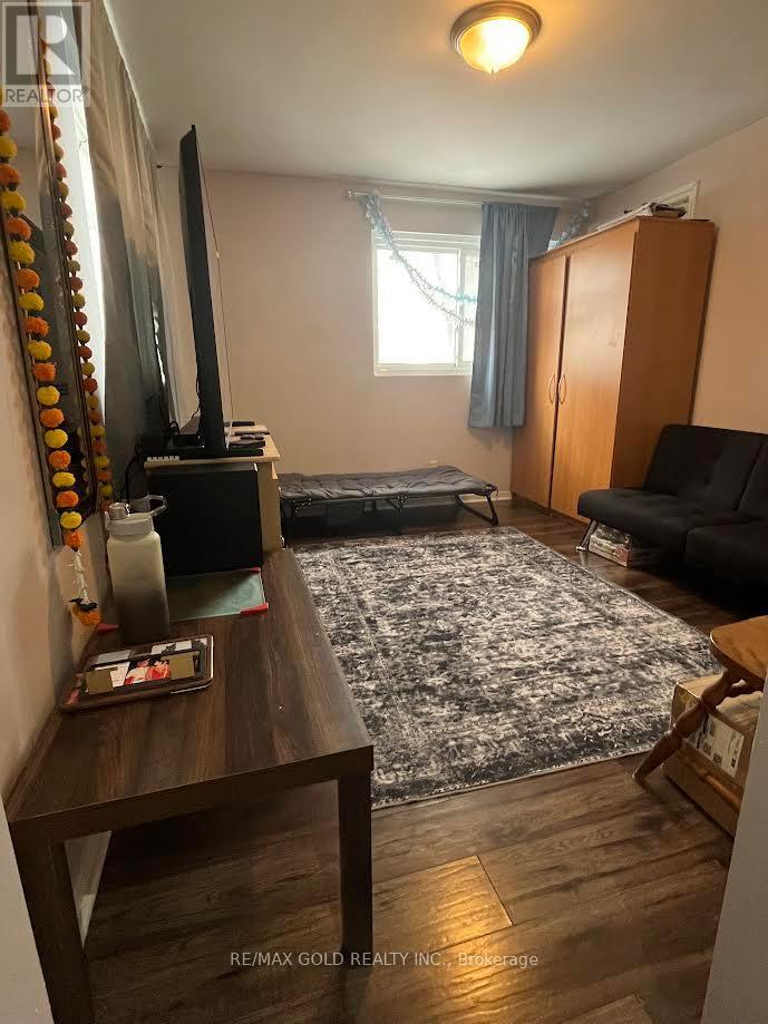 Upper - 7 Forsythia Road, Brampton, Ontario  L6T 2G2 - Photo 8 - W12611264