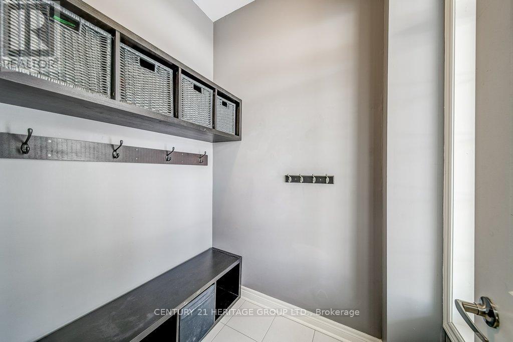 61 Algeo Way, Bradford West Gwillimbury, Ontario  L3Z 0W1 - Photo 5 - N12609490