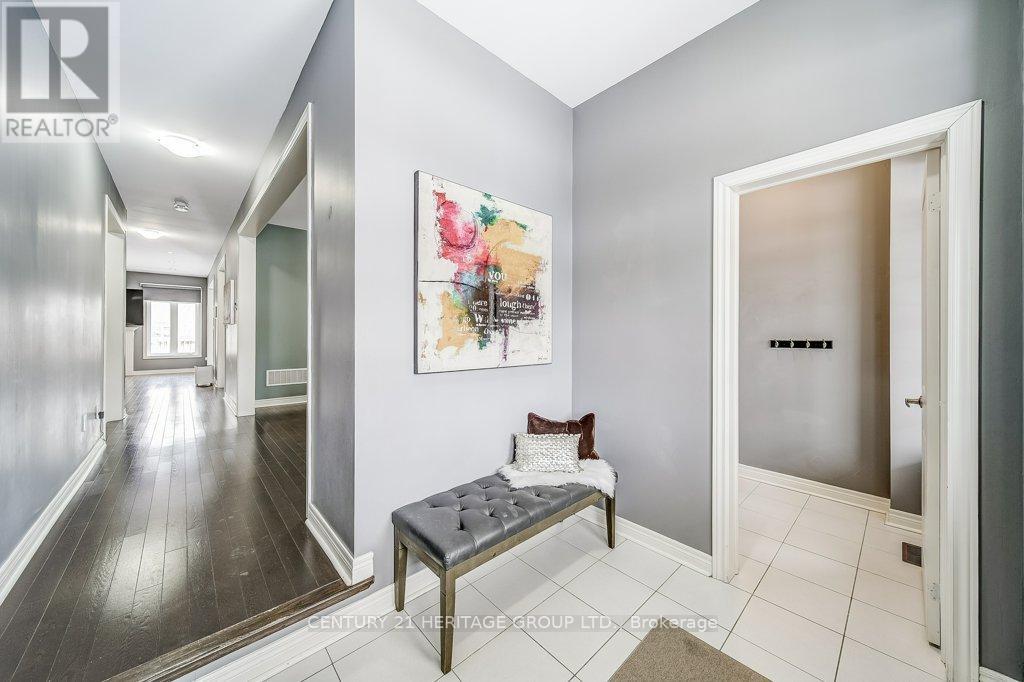 61 Algeo Way, Bradford West Gwillimbury, Ontario  L3Z 0W1 - Photo 4 - N12609490