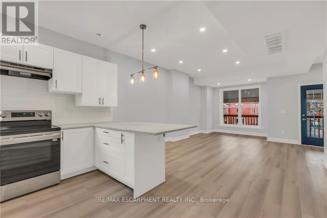 Upper - 51 Wellington Street S, Hamilton, Ontario  L8N 2P9 - Photo 10 - X12611260