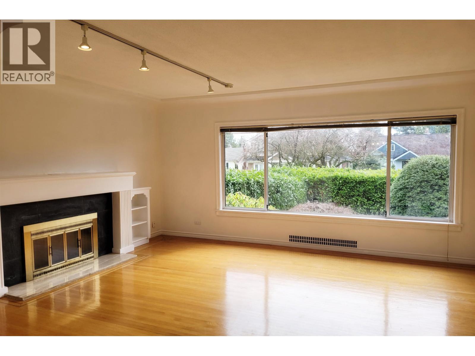 1467 W 58th Avenue, Vancouver, British Columbia  V6P 1W4 - Photo 2 - R3040106