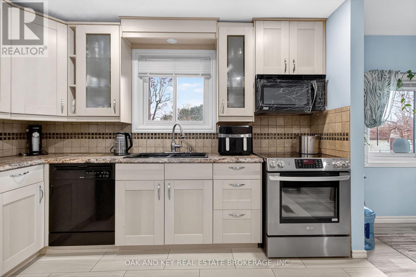 86 Chestnut Drive, Chatham-Kent, Ontario  N7M 4Z1 - Photo 12 - X12611282