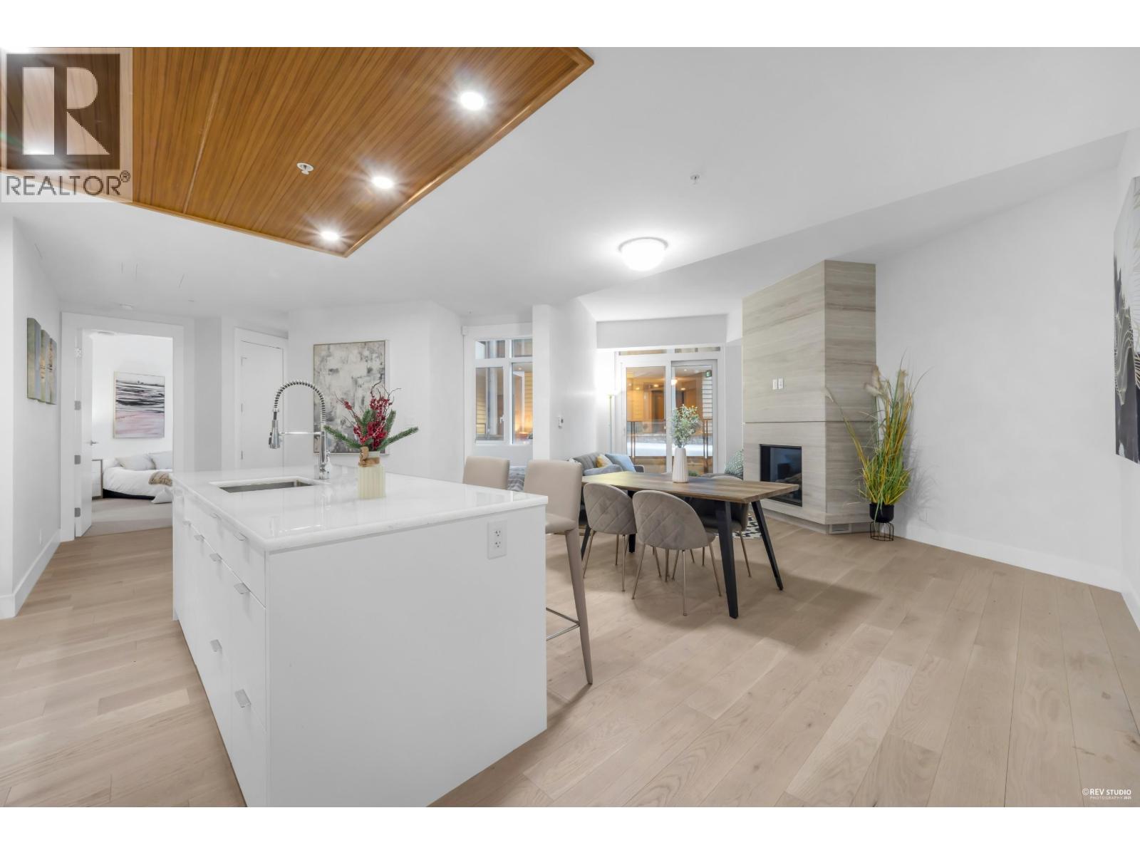 101 6699 NELSON AVENUE, West Vancouver, British Columbia