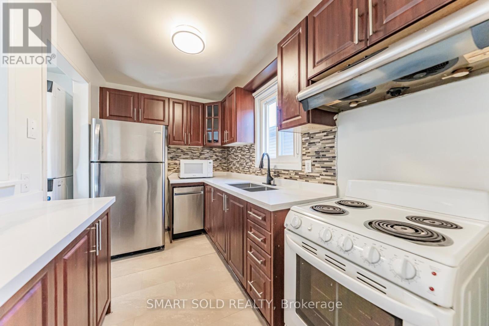 22 Hazelglen Court, Brampton, Ontario  L6S 1N7 - Photo 11 - W12563198