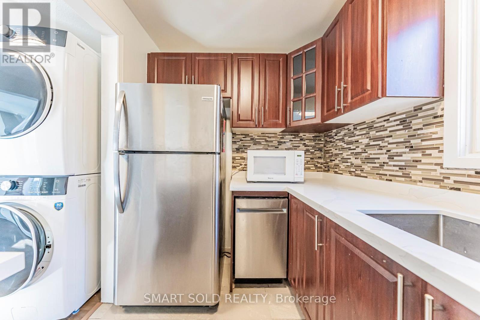 22 Hazelglen Court, Brampton, Ontario  L6S 1N7 - Photo 13 - W12563198