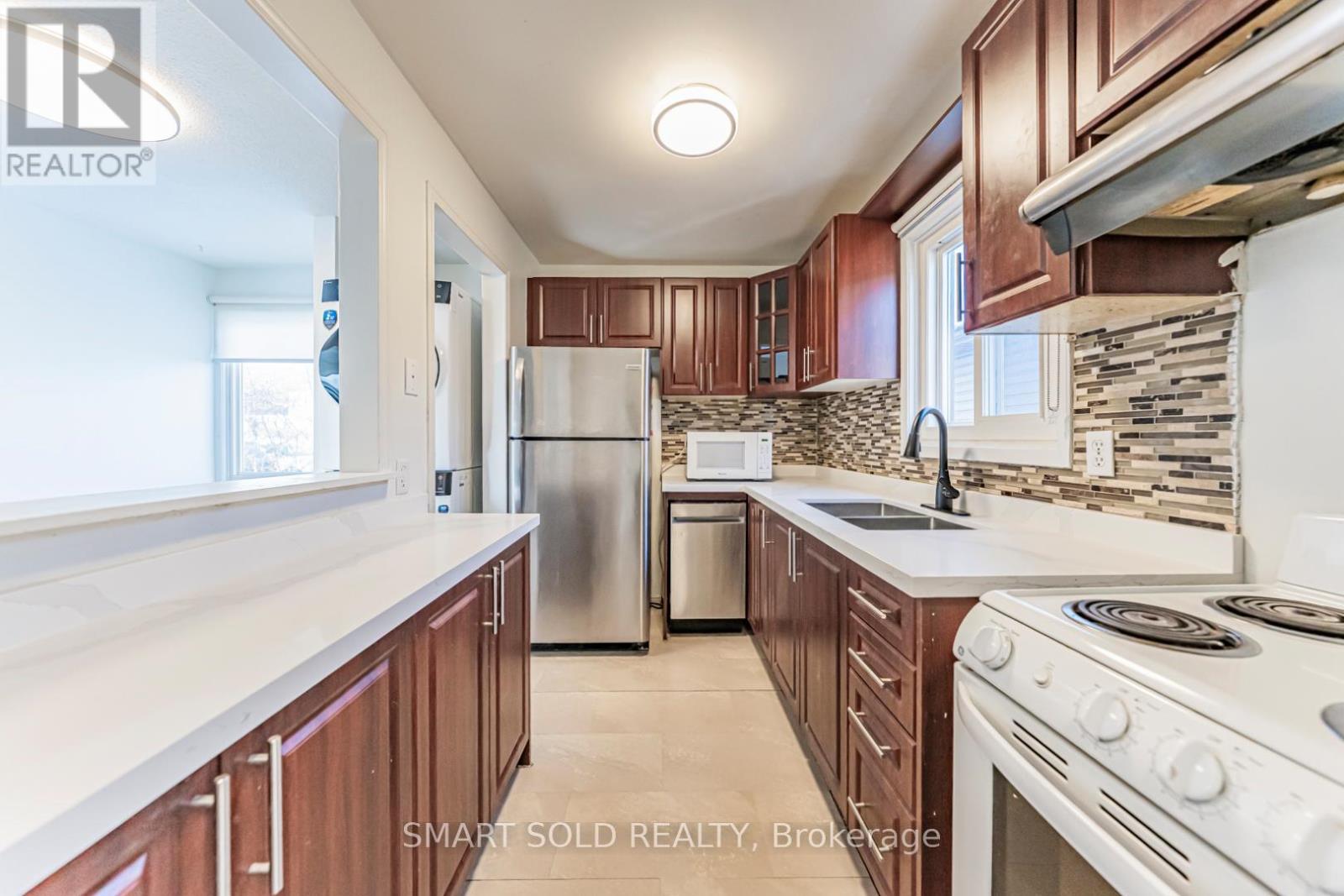 22 Hazelglen Court, Brampton, Ontario  L6S 1N7 - Photo 10 - W12563198