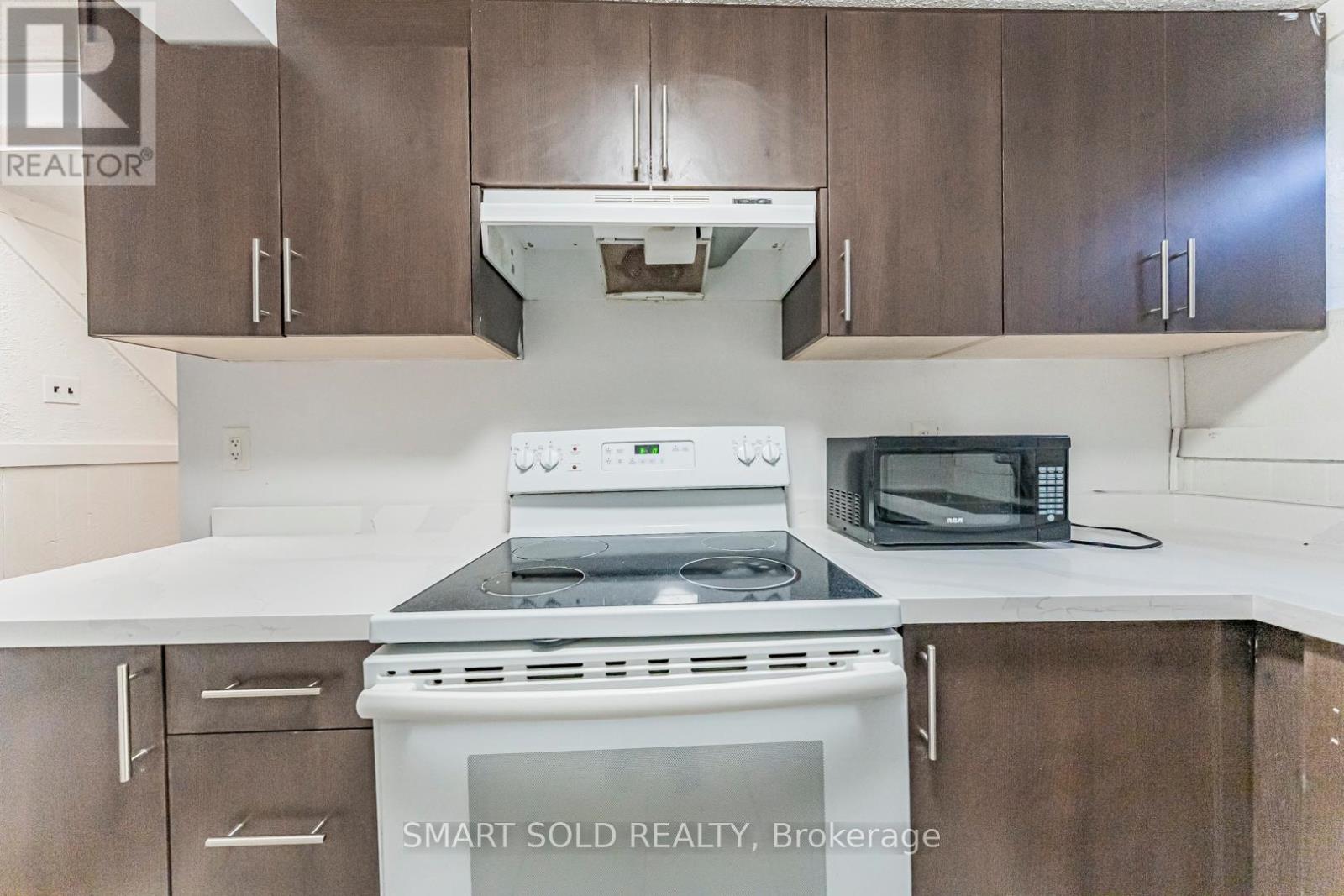 22 Hazelglen Court, Brampton, Ontario  L6S 1N7 - Photo 6 - W12563182