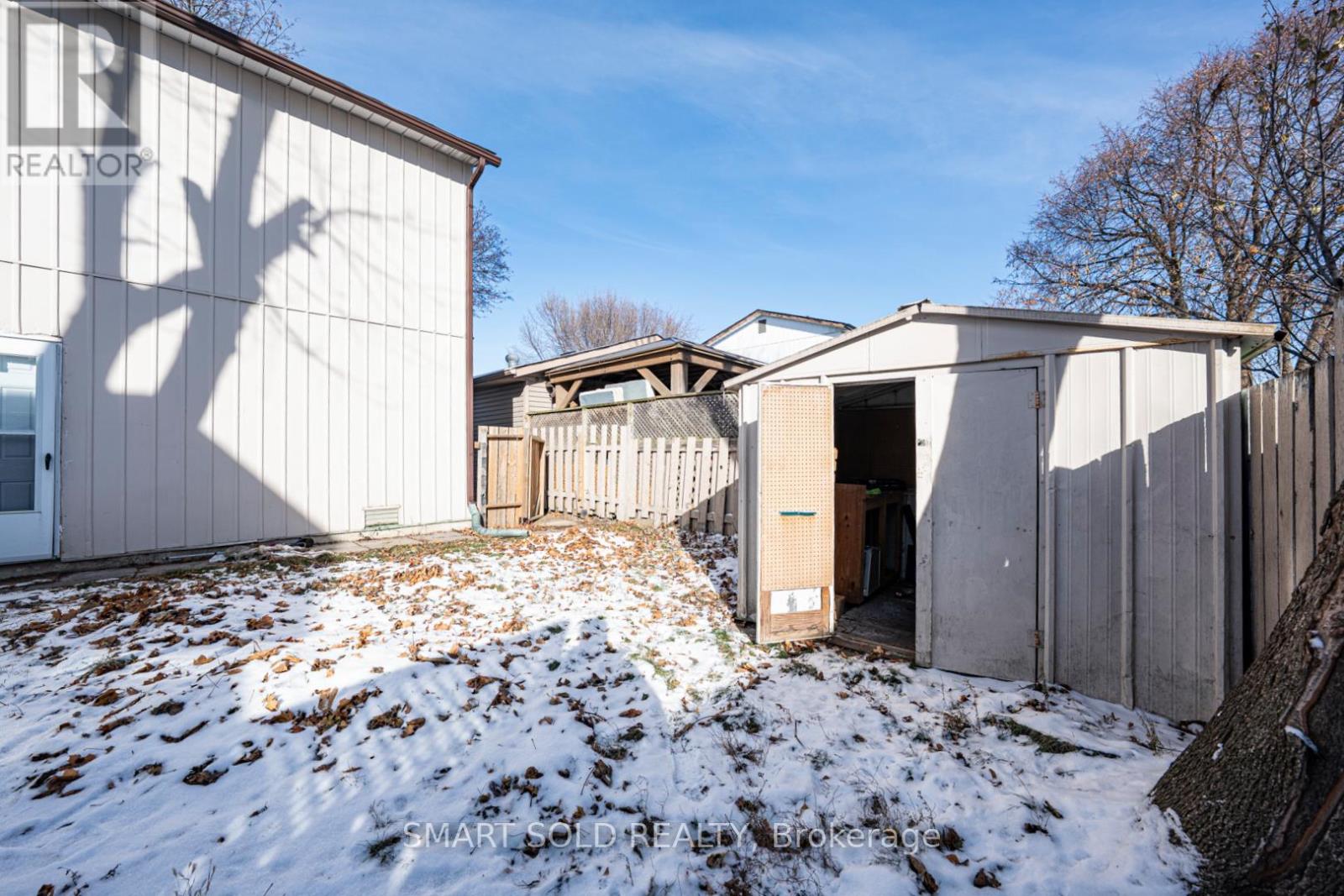 22 Hazelglen Court, Brampton, Ontario  L6S 1N7 - Photo 6 - W12563198