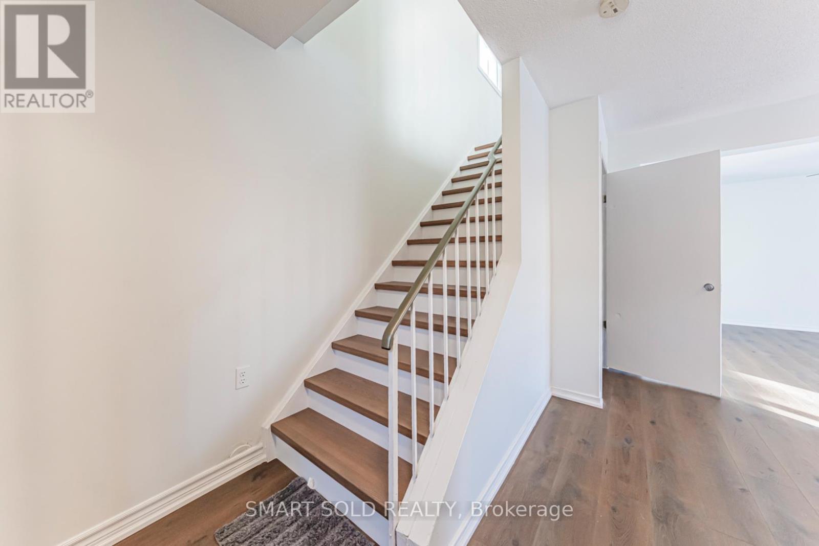 22 Hazelglen Court, Brampton, Ontario  L6S 1N7 - Photo 9 - W12563198