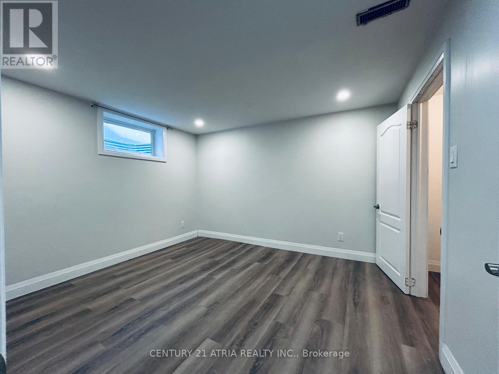 Basement - 3260 Oakglade Crescent, Mississauga, Ontario  L5C 1X3 - Photo 11 - W12604564