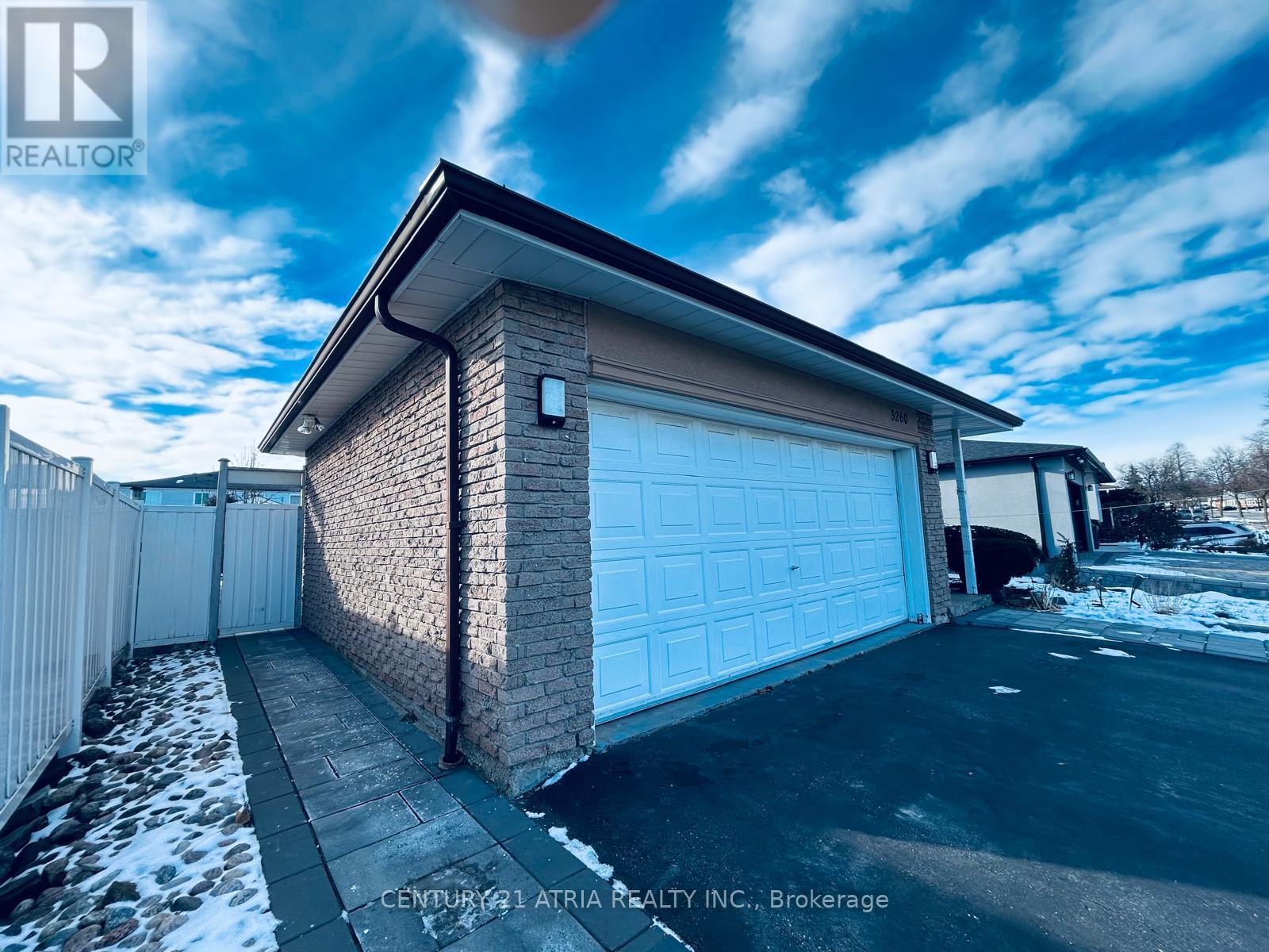 Basement - 3260 Oakglade Crescent, Mississauga, Ontario  L5C 1X3 - Photo 2 - W12604564