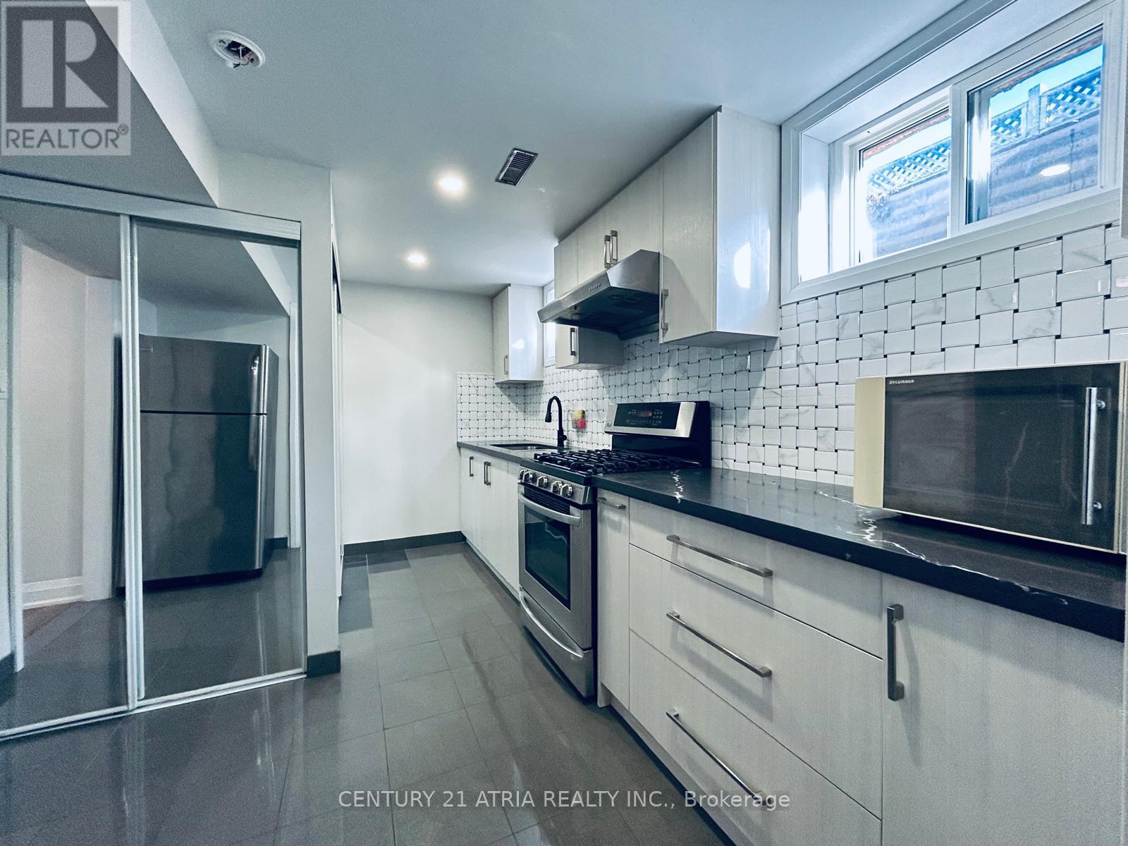 Basement - 3260 Oakglade Crescent, Mississauga, Ontario  L5C 1X3 - Photo 13 - W12604564