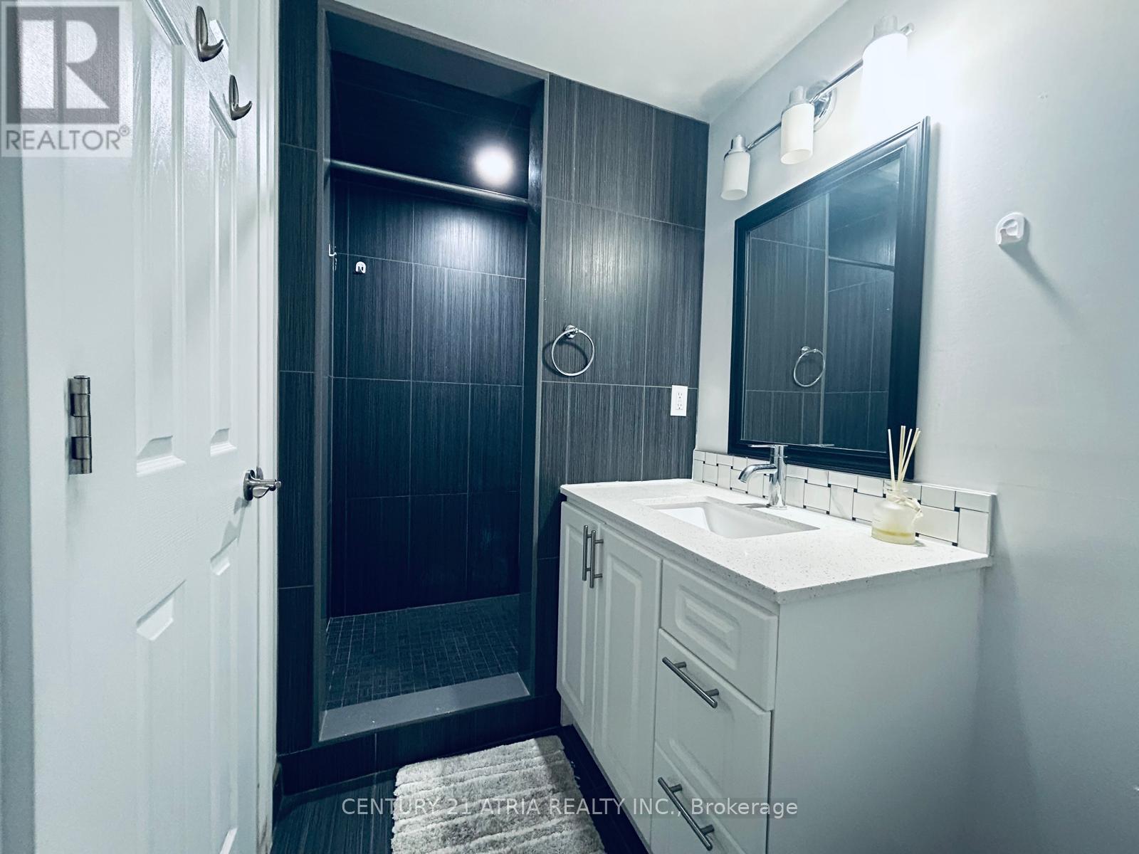 Basement - 3260 Oakglade Crescent, Mississauga, Ontario  L5C 1X3 - Photo 17 - W12604564