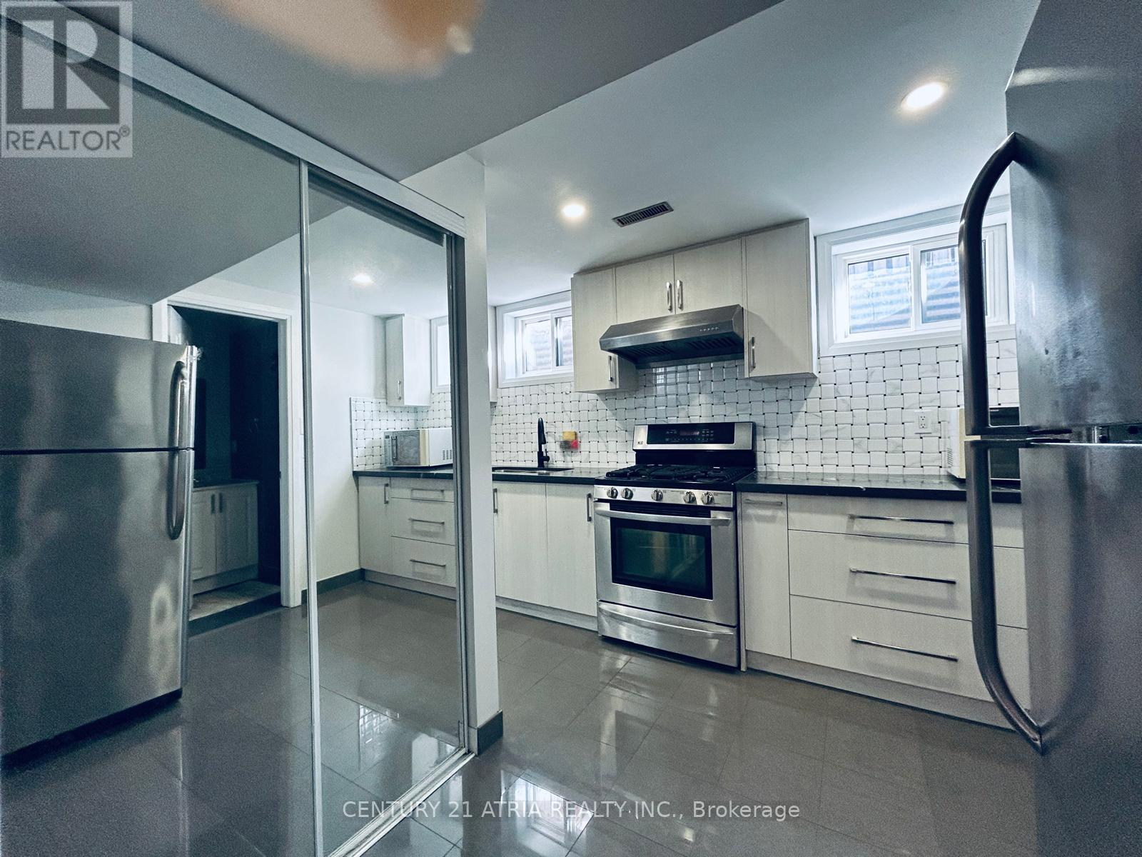 Basement - 3260 Oakglade Crescent, Mississauga, Ontario  L5C 1X3 - Photo 14 - W12604564