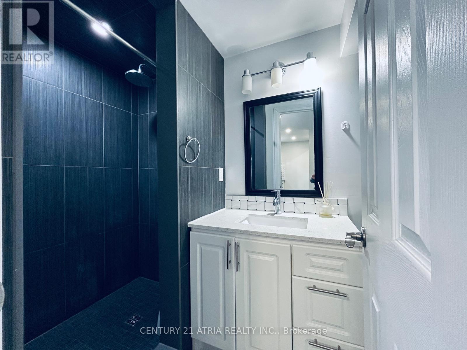 Basement - 3260 Oakglade Crescent, Mississauga, Ontario  L5C 1X3 - Photo 16 - W12604564