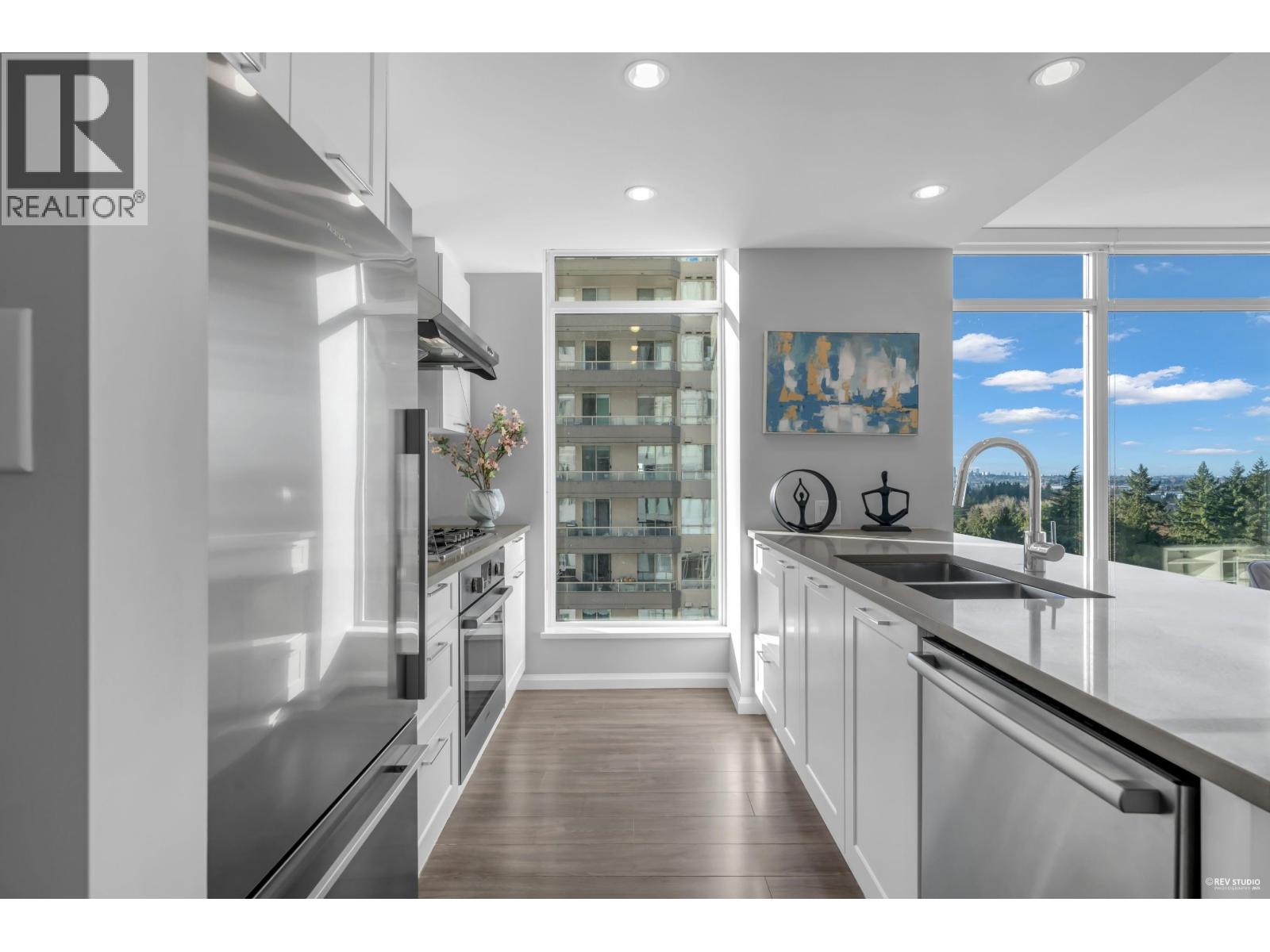 1102 520 Como Lake Avenue, Coquitlam, British Columbia  V3J 0E8 - Photo 13 - R3072705