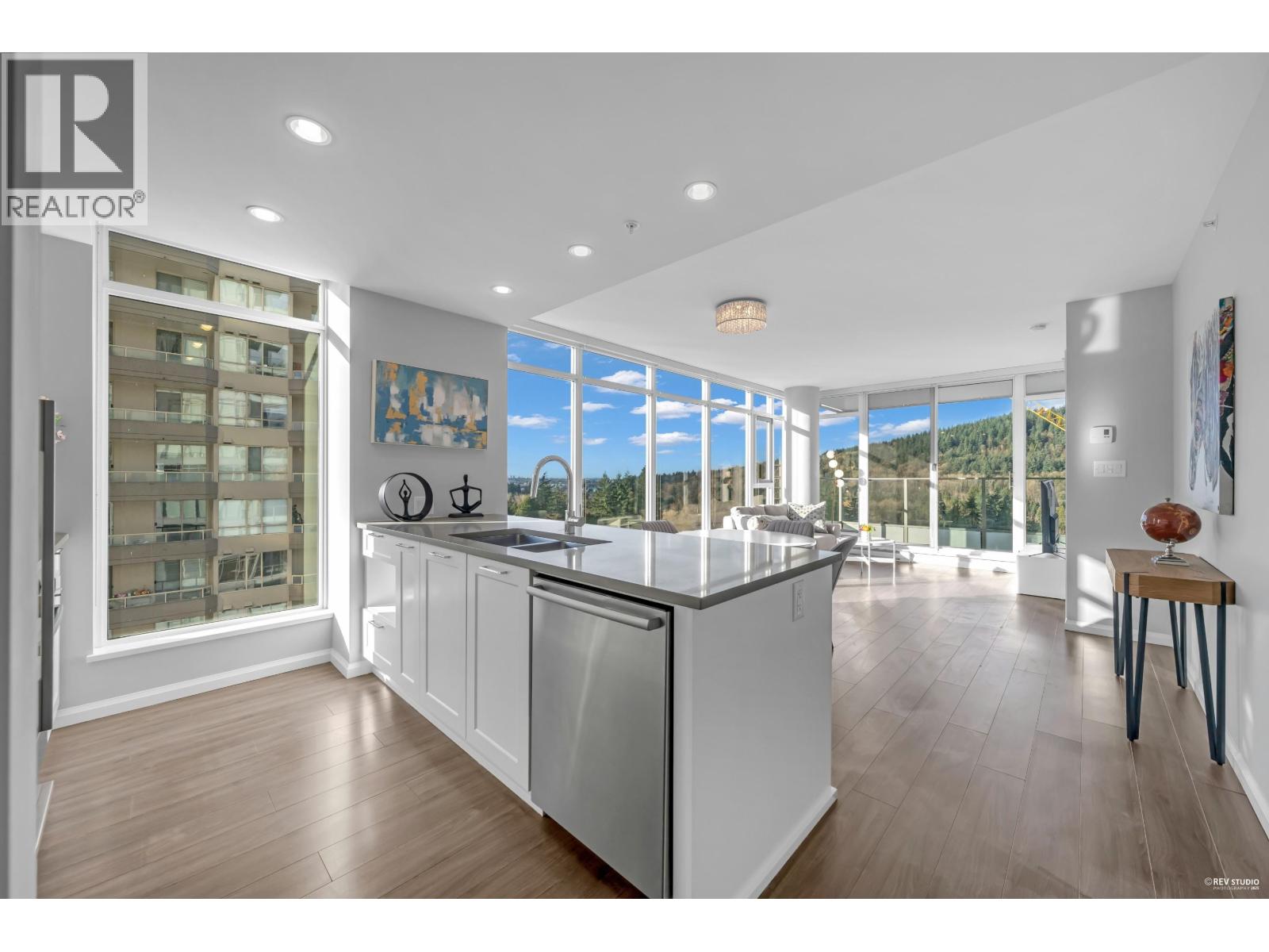 1102 520 Como Lake Avenue, Coquitlam, British Columbia  V3J 0E8 - Photo 1 - R3072705