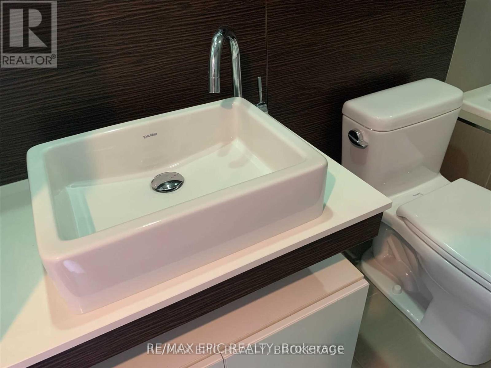 2703 - 75 St Nicholas Street, Toronto (Bay Street Corridor), Ontario  M4Y 0A5 - Photo 9 - C12611320