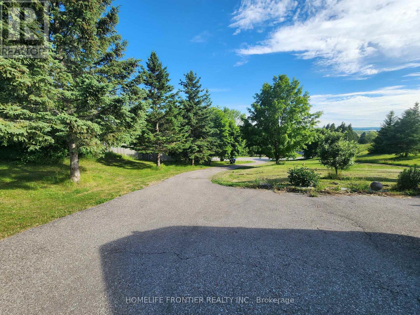 3 Mandalane Drive, King, Ontario  L0G 1T0 - Photo 2 - N12611330