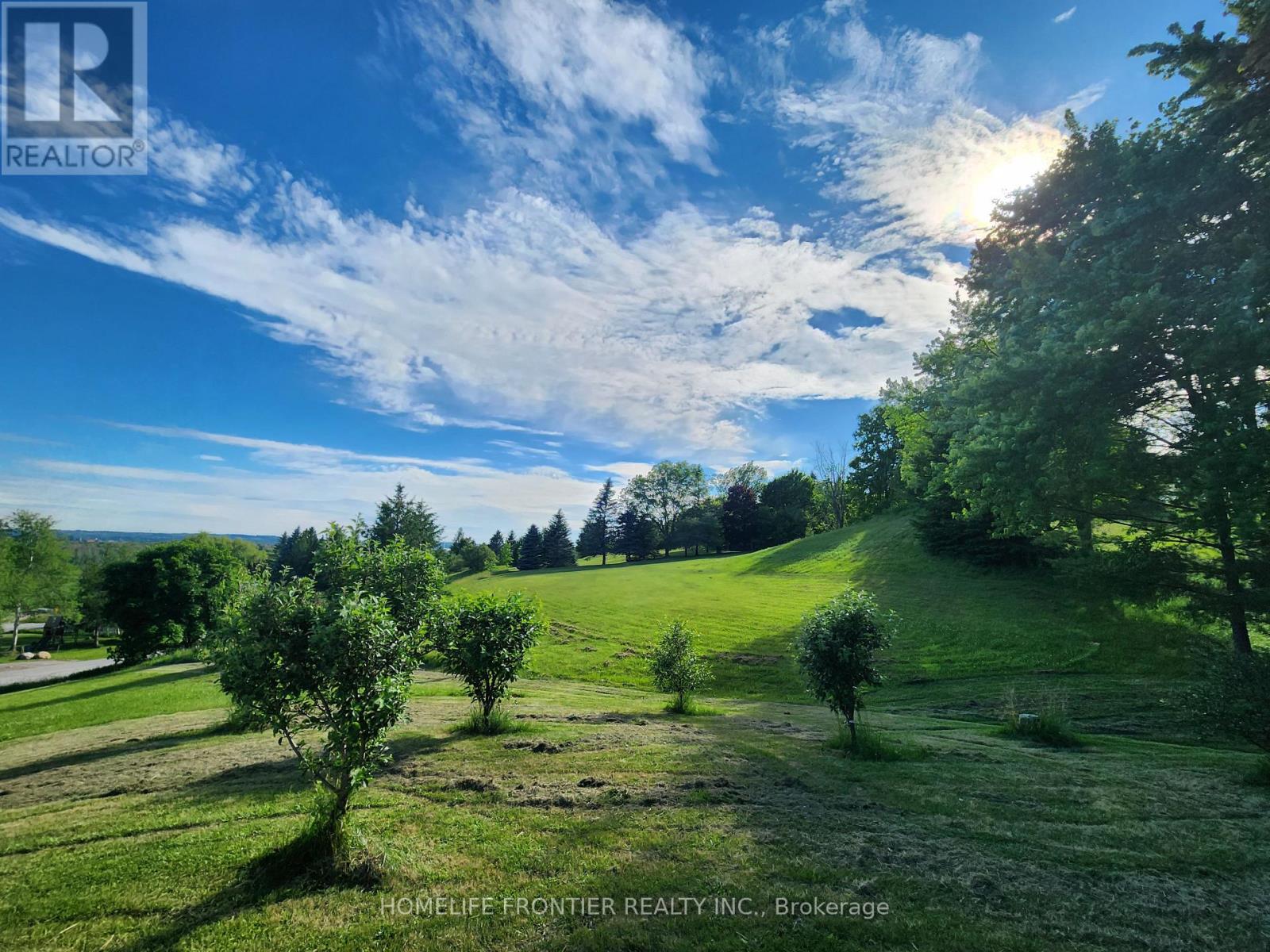 3 Mandalane Drive, King, Ontario  L0G 1T0 - Photo 3 - N12611330