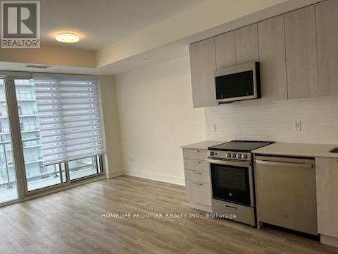 911 - 185 Deerfield Road, Newmarket, Ontario  L3Y 0G7 - Photo 3 - N12611358