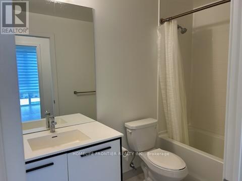 911 - 185 Deerfield Road, Newmarket, Ontario  L3Y 0G7 - Photo 4 - N12611358