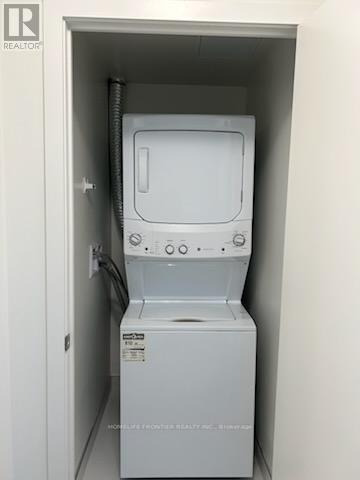 911 - 185 Deerfield Road, Newmarket, Ontario  L3Y 0G7 - Photo 5 - N12611358